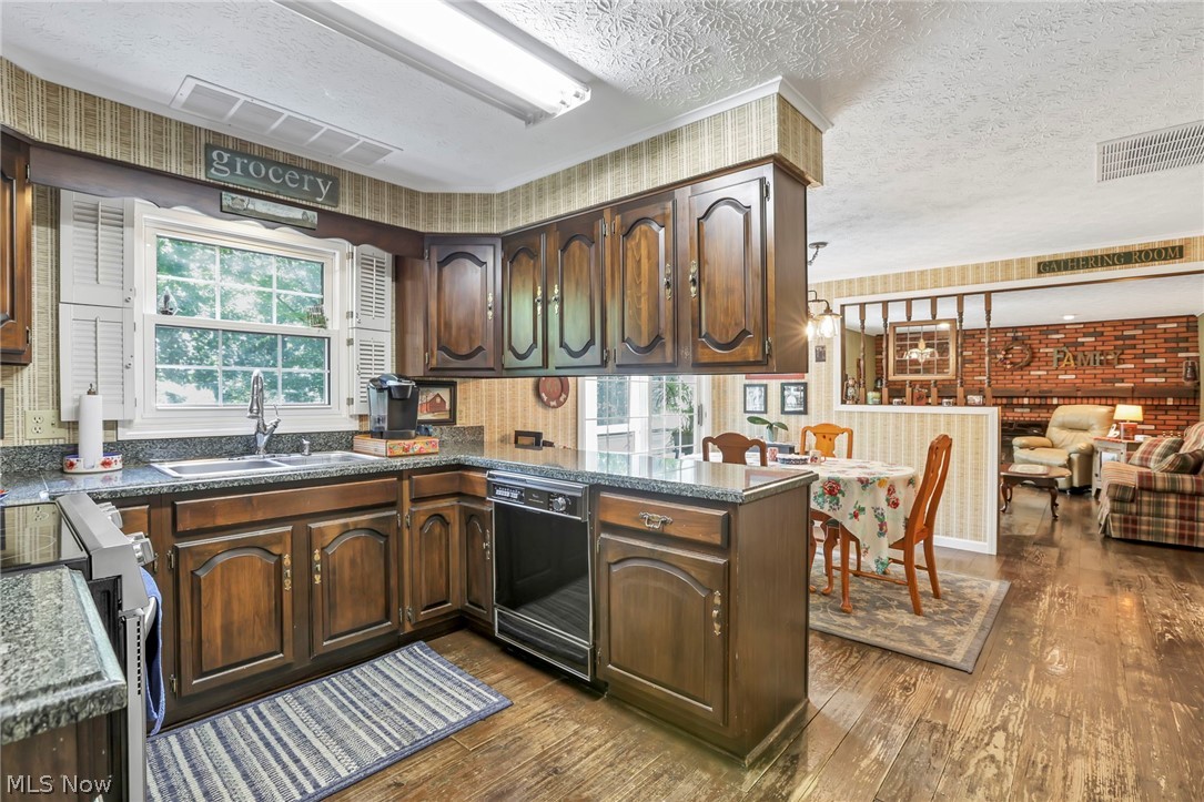 557 Hillsdale Drive Coshocton OH 43812