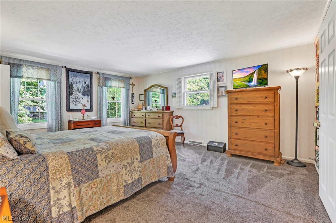 557 Hillsdale Drive Coshocton OH 43812