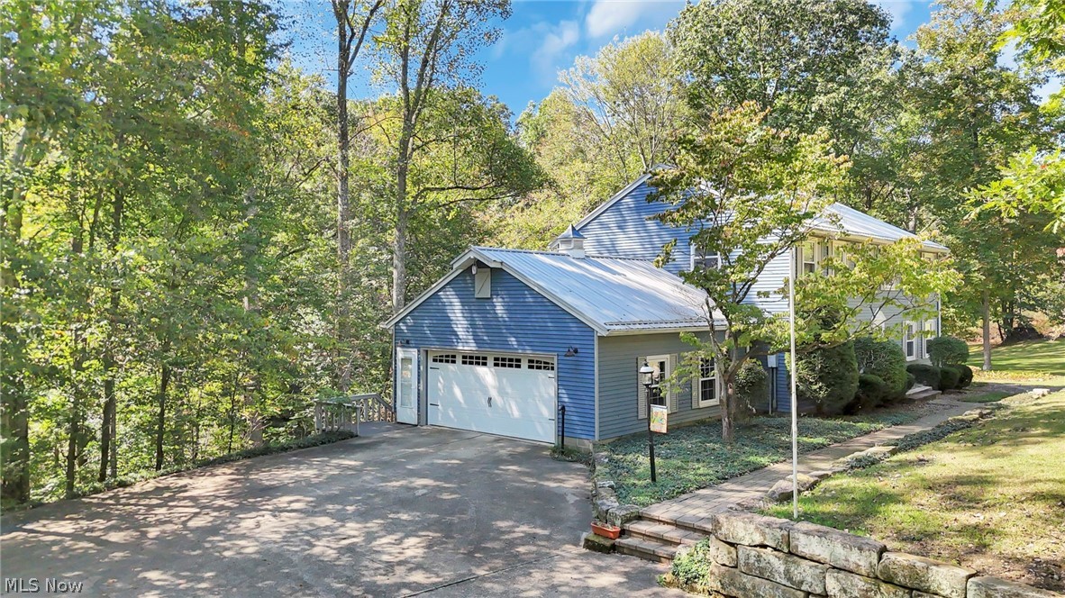 557 Hillsdale Drive Coshocton OH 43812