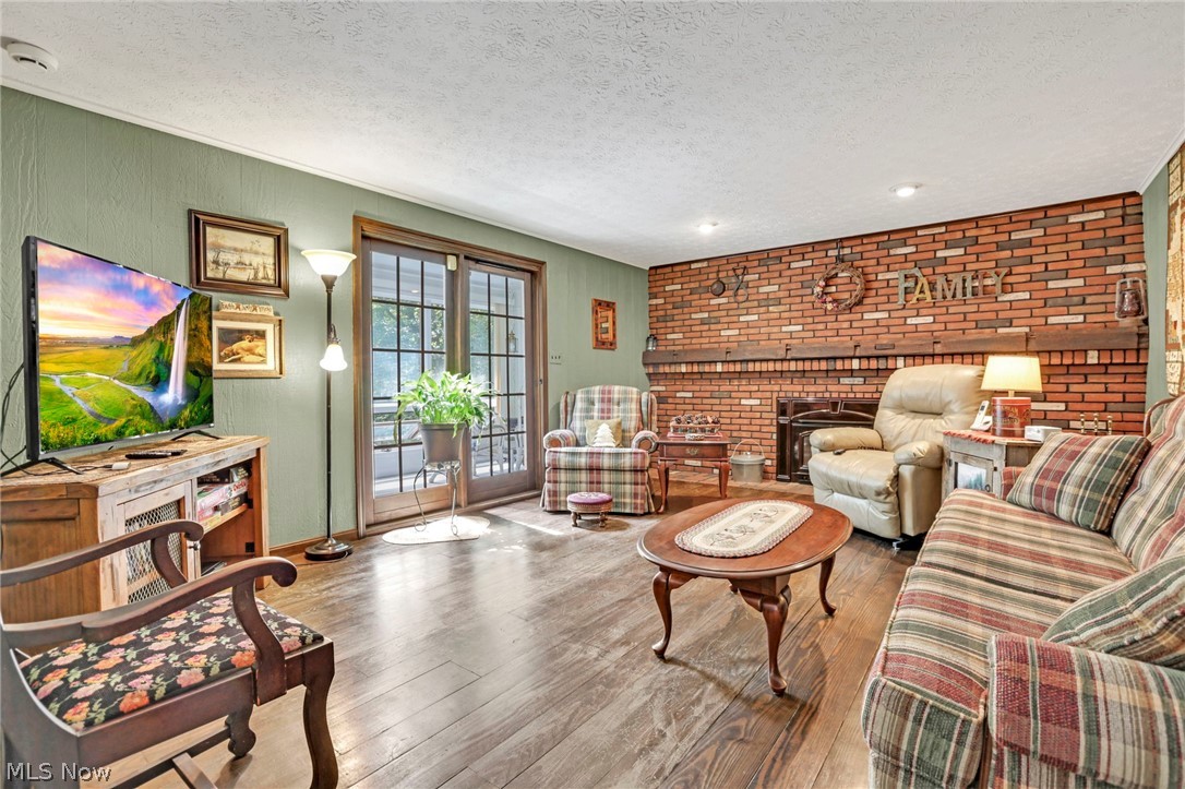 557 Hillsdale Drive Coshocton OH 43812