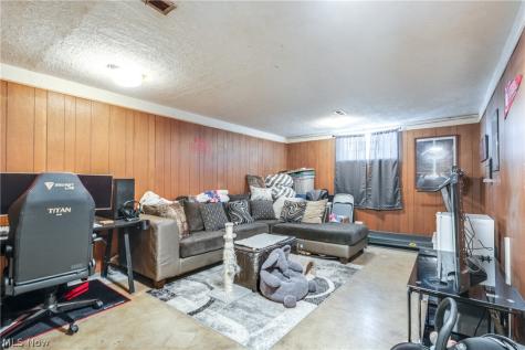 6826 Lynett Drive Parma OH 44129