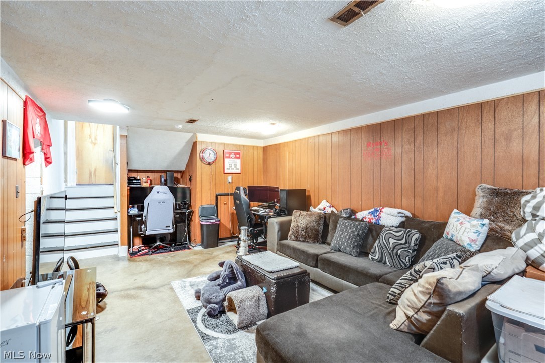 6826 Lynett Drive Parma OH 44129