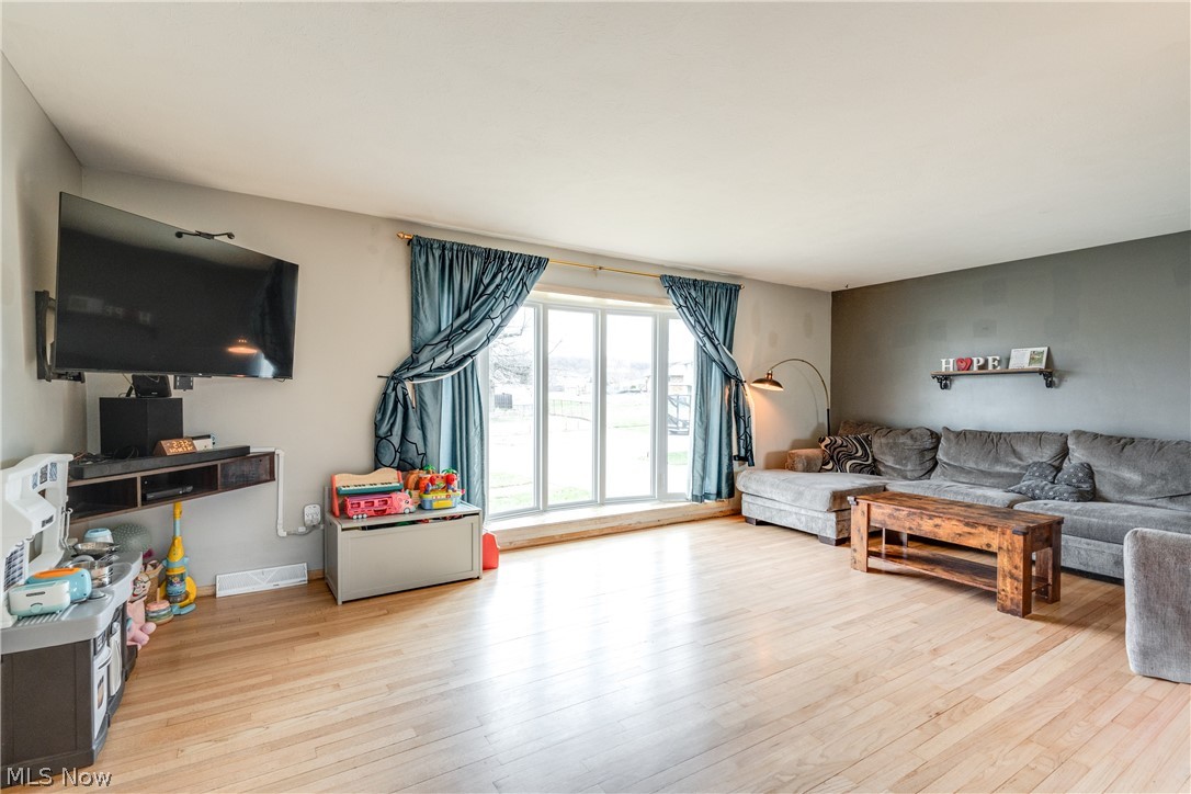 6826 Lynett Drive Parma OH 44129