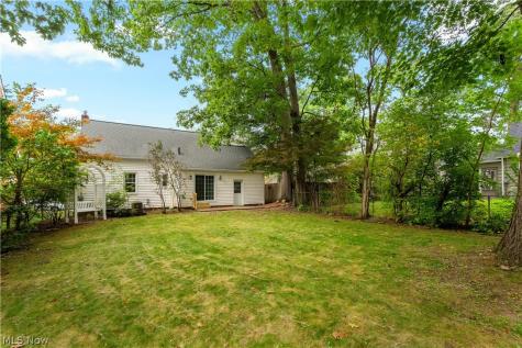 11 Ross Drive Akron OH 44313