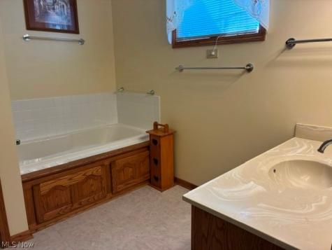 2940 Villa Glen Circle NW Canton OH 44708