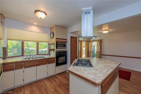 490 Bassett Road Bay Village OH 44140