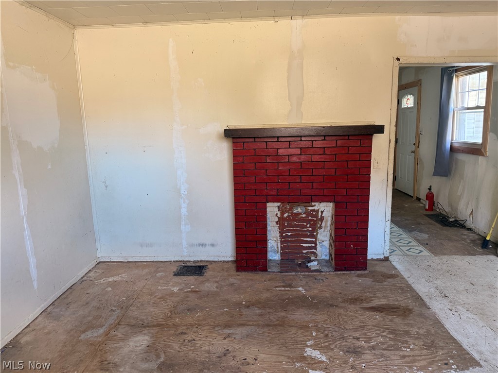 204 Trenton Avenue Uhrichsville OH 44683