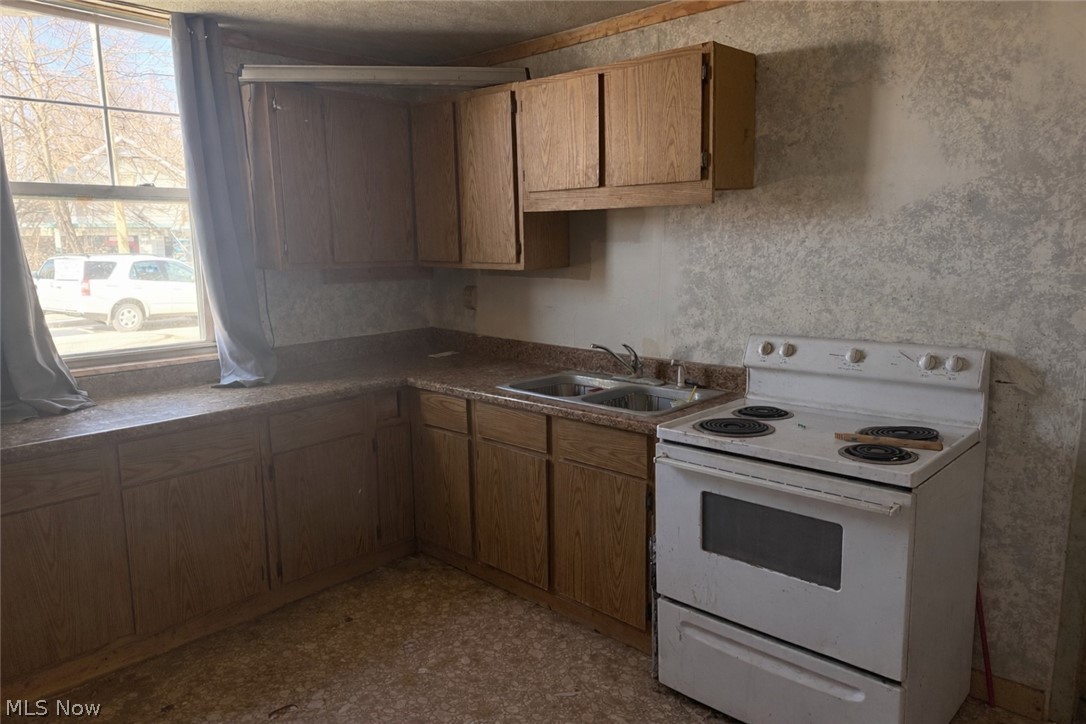 204 Trenton Avenue Uhrichsville OH 44683