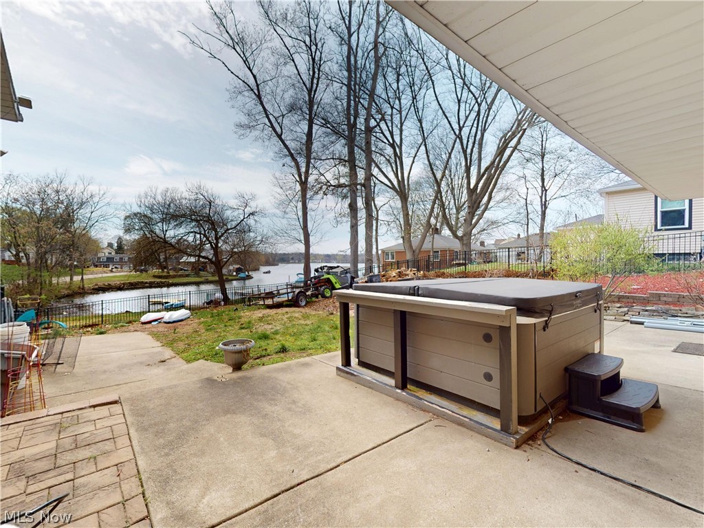 674 Portage Lakes Drive Akron OH 44319