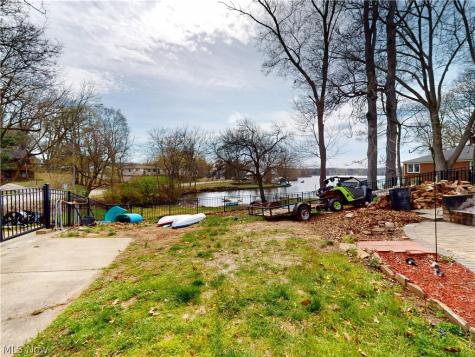 674 Portage Lakes Drive Akron OH 44319