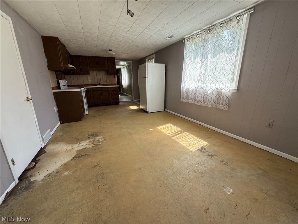 1719 Cambridge Road Coshocton OH 43812