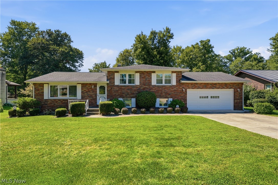 8 Sioux Trail Girard OH 44420