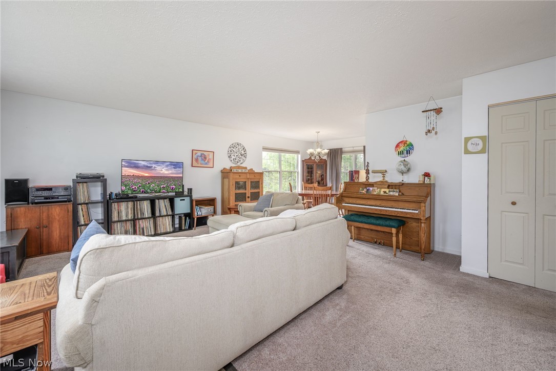 1722 W Idlewood Drive Twinsburg OH 44087