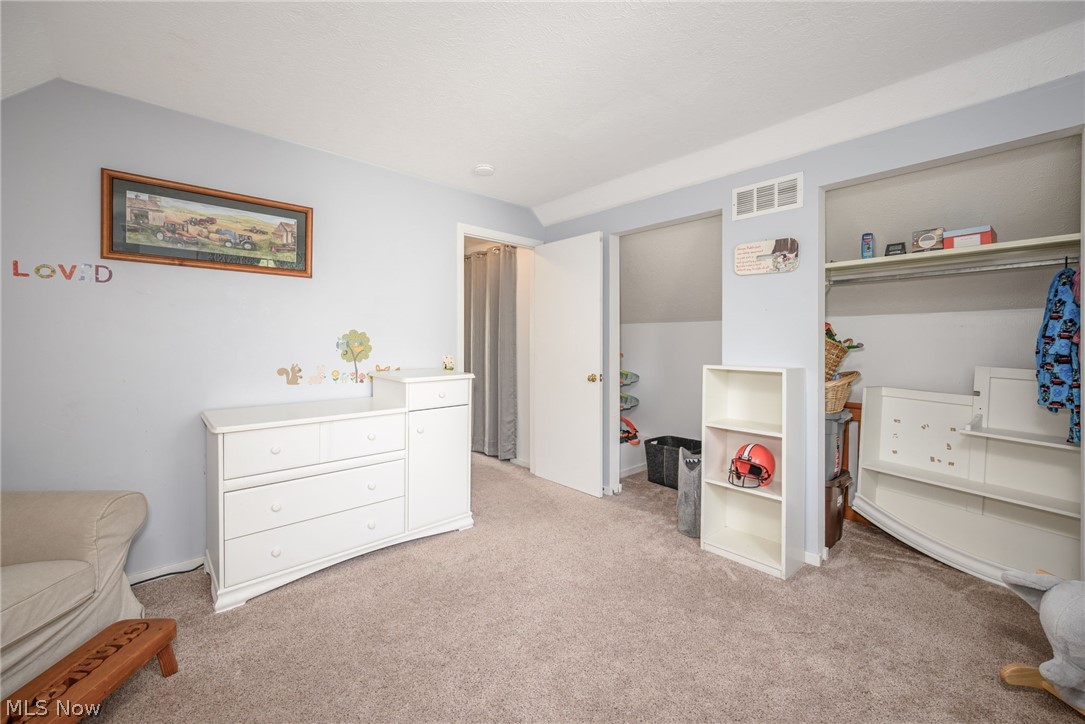 1722 W Idlewood Drive Twinsburg OH 44087