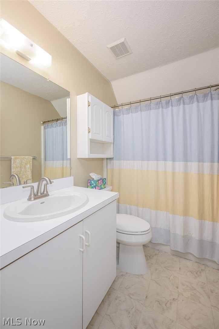 1722 W Idlewood Drive Twinsburg OH 44087
