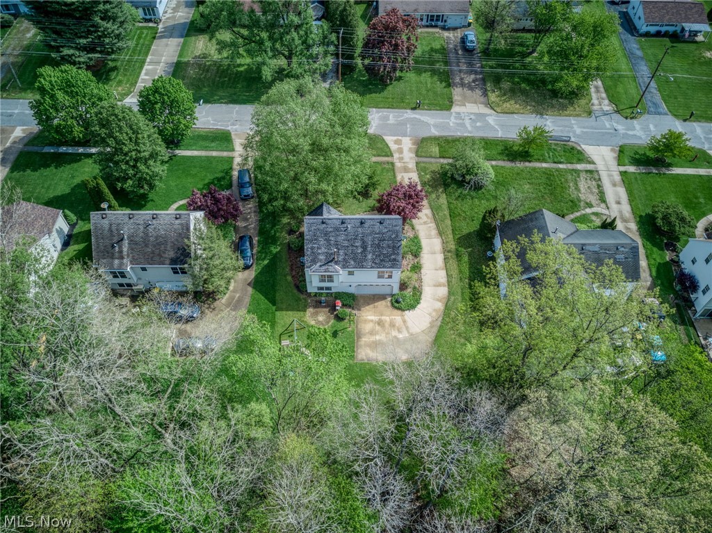 1722 W Idlewood Drive Twinsburg OH 44087