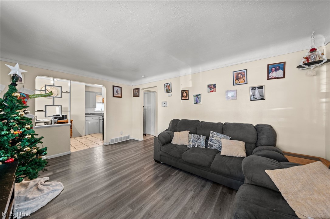 3817 Woodbridge Avenue Cleveland OH 44109