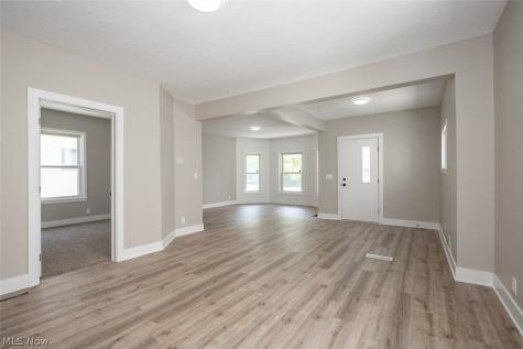 1521 Newman Avenue Lakewood OH 44107