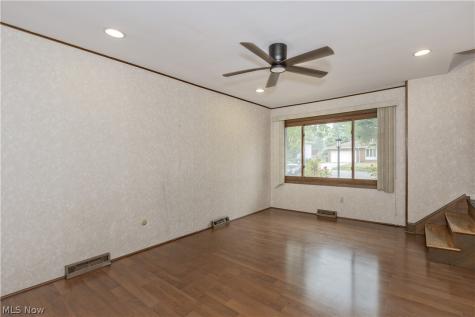 4945 Hartley Drive Lyndhurst OH 44124