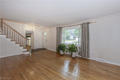 4945 Hartley Drive Lyndhurst OH 44124