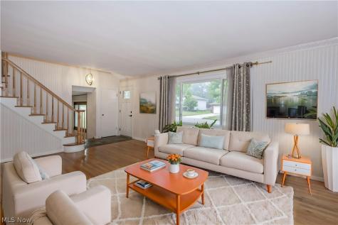 4945 Hartley Drive Lyndhurst OH 44124