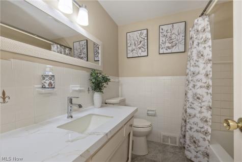 4945 Hartley Drive Lyndhurst OH 44124