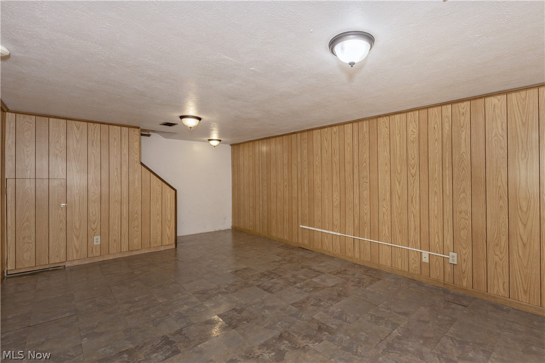 4945 Hartley Drive Lyndhurst OH 44124