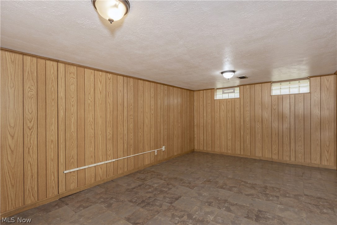 4945 Hartley Drive Lyndhurst OH 44124