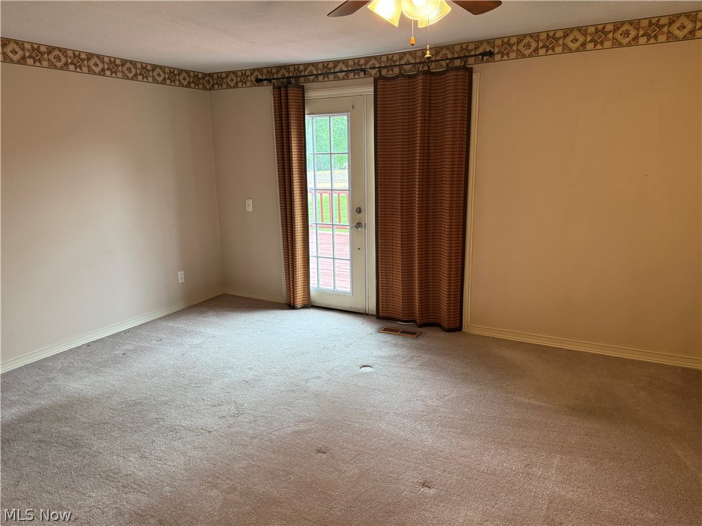 10083 Stillwater Road SE Uhrichsville OH 44683
