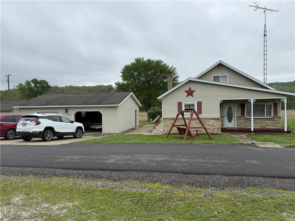 10083 Stillwater Road SE Uhrichsville OH 44683