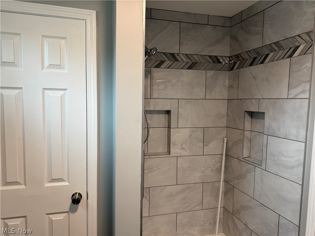 10083 Stillwater Road SE Uhrichsville OH 44683
