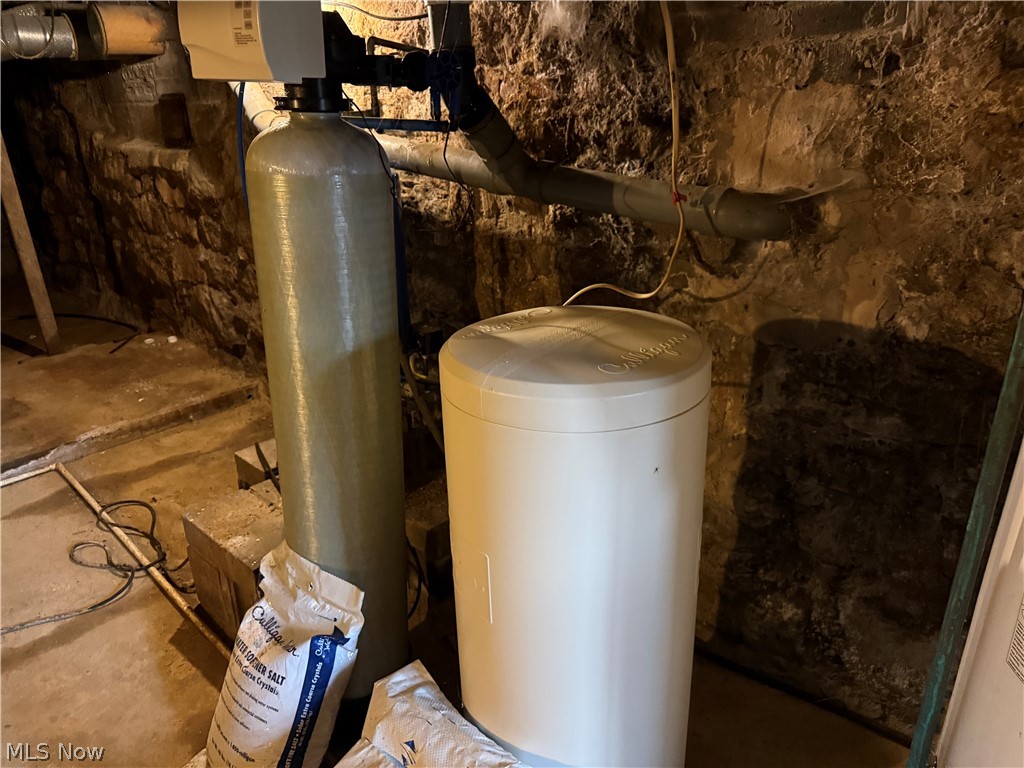 10083 Stillwater Road SE Uhrichsville OH 44683