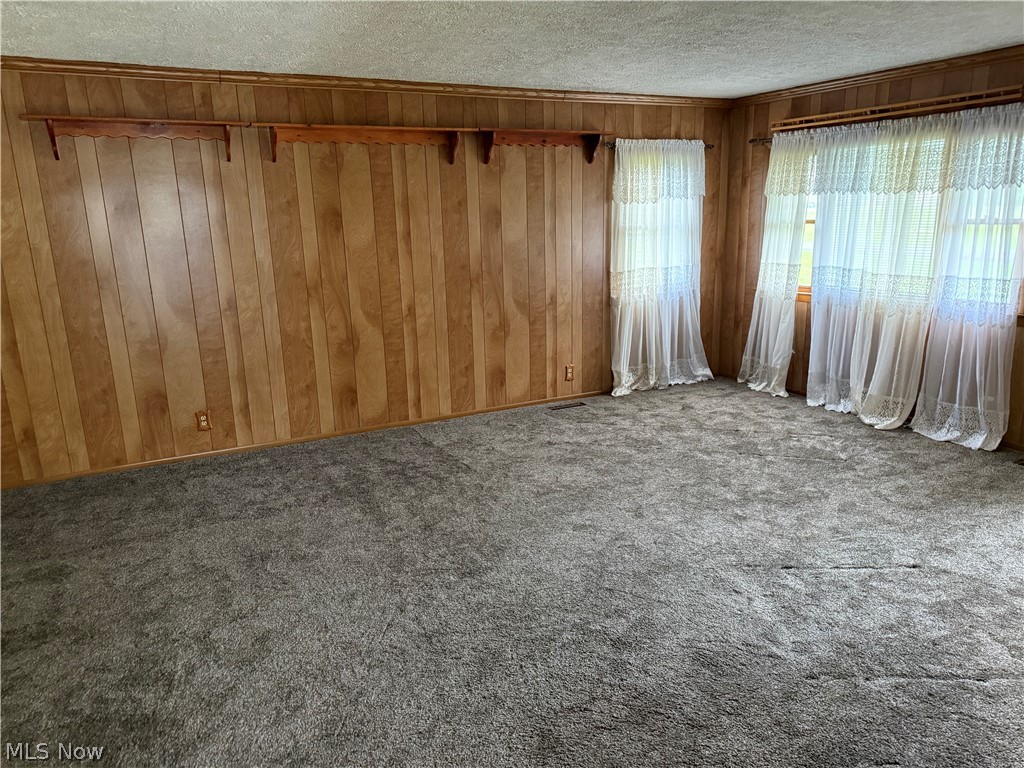 10083 Stillwater Road SE Uhrichsville OH 44683