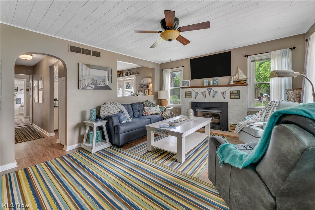27233 Lake Point Drive Beloit OH 44609