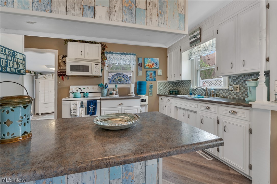 27233 Lake Point Drive Beloit OH 44609