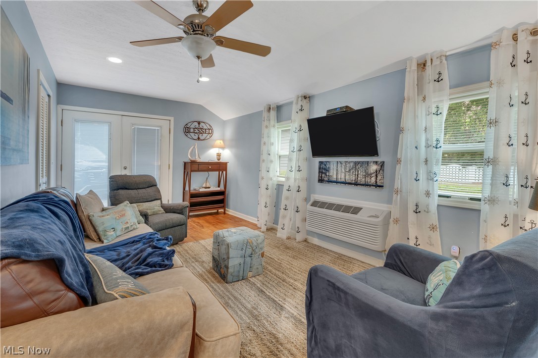 27233 Lake Point Drive Beloit OH 44609