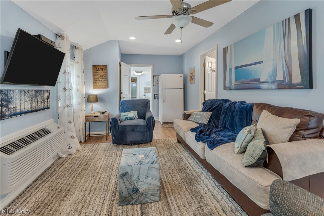 27233 Lake Point Drive Beloit OH 44609