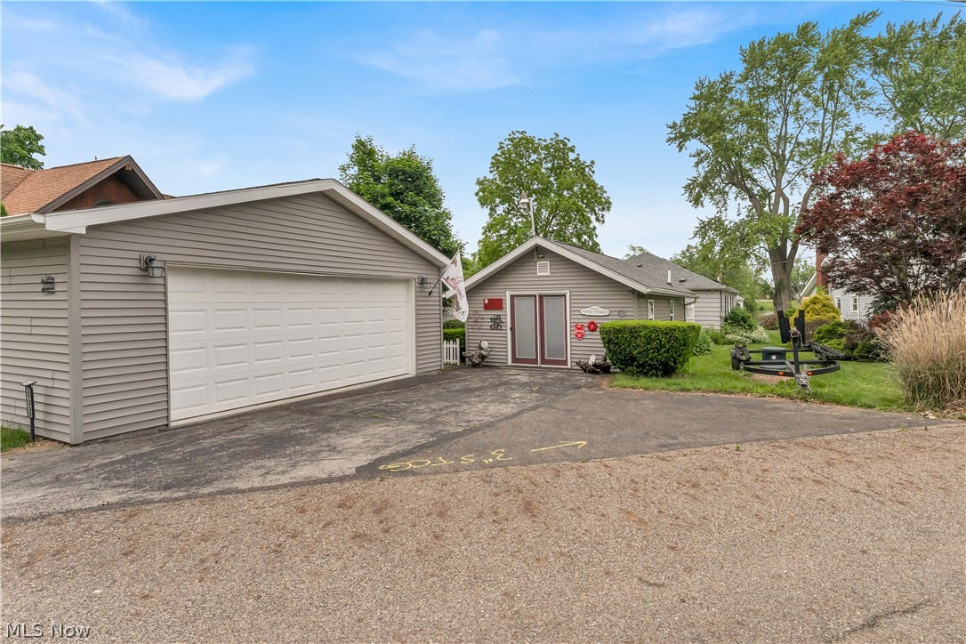27233 Lake Point Drive Beloit OH 44609