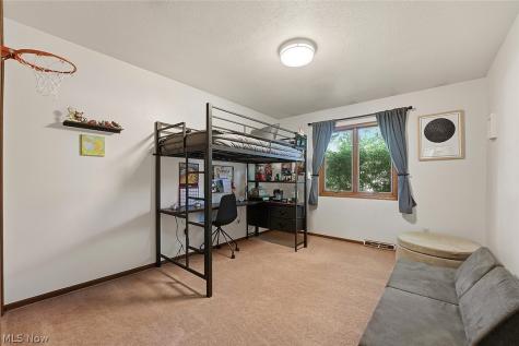 18765 Hearthstone Drive Strongsville OH 44136