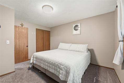 18765 Hearthstone Drive Strongsville OH 44136