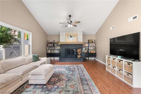 212 Parkwood Avenue Avon Lake OH 44012