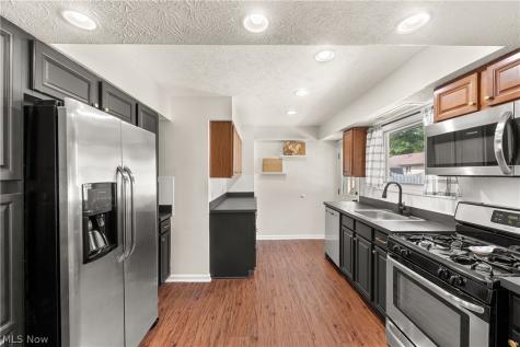 212 Parkwood Avenue Avon Lake OH 44012