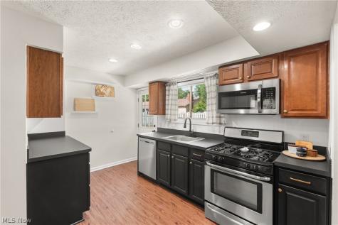 212 Parkwood Avenue Avon Lake OH 44012