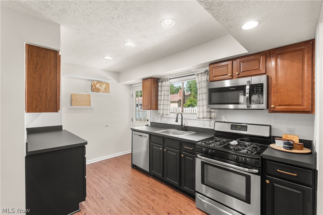 212 Parkwood Avenue Avon Lake OH 44012