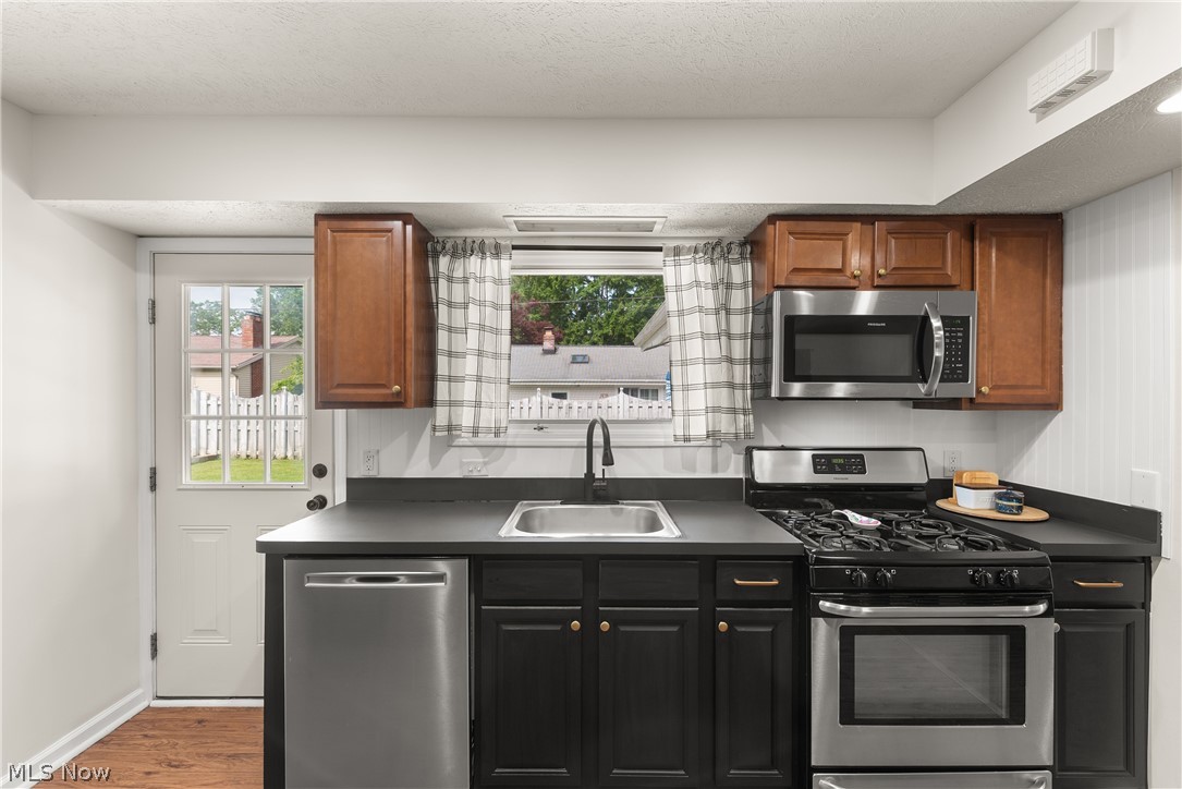 212 Parkwood Avenue Avon Lake OH 44012