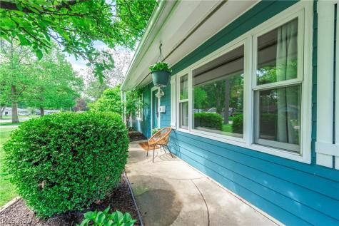 212 Parkwood Avenue Avon Lake OH 44012