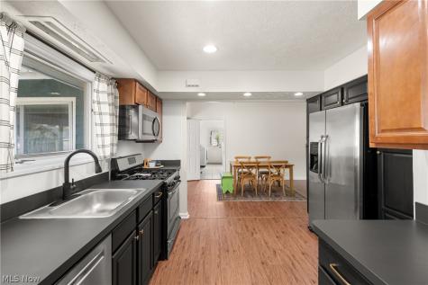 212 Parkwood Avenue Avon Lake OH 44012