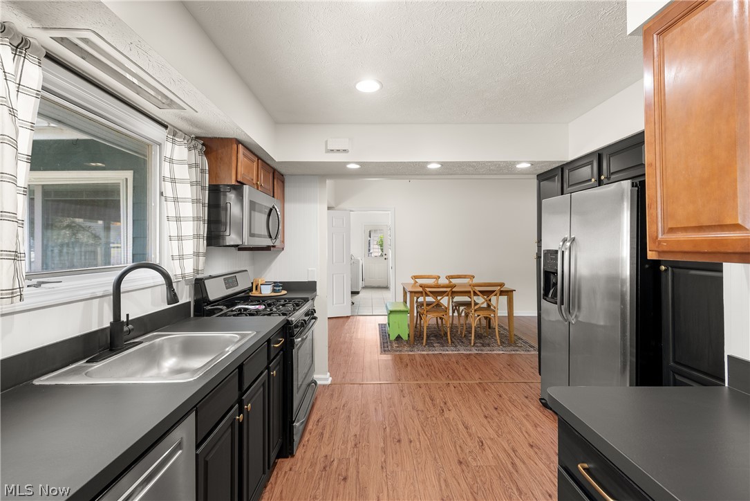 212 Parkwood Avenue Avon Lake OH 44012