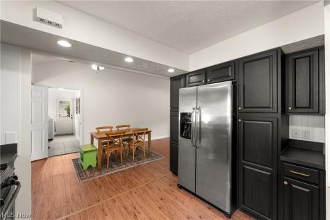 212 Parkwood Avenue Avon Lake OH 44012