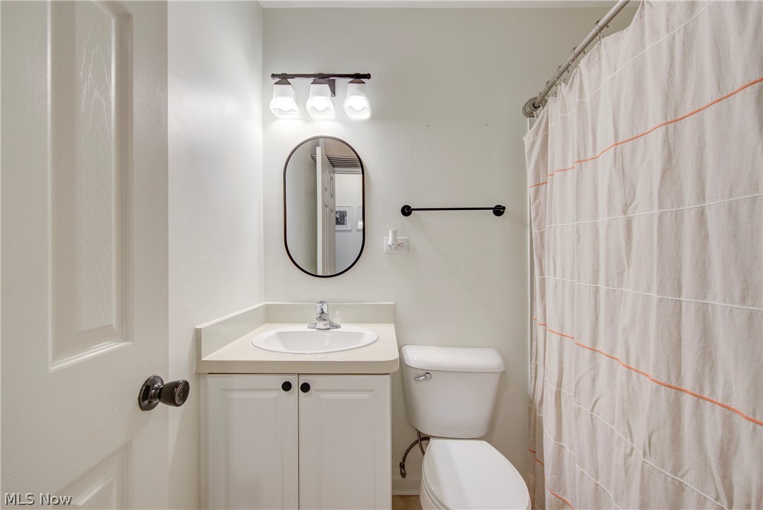 212 Parkwood Avenue Avon Lake OH 44012